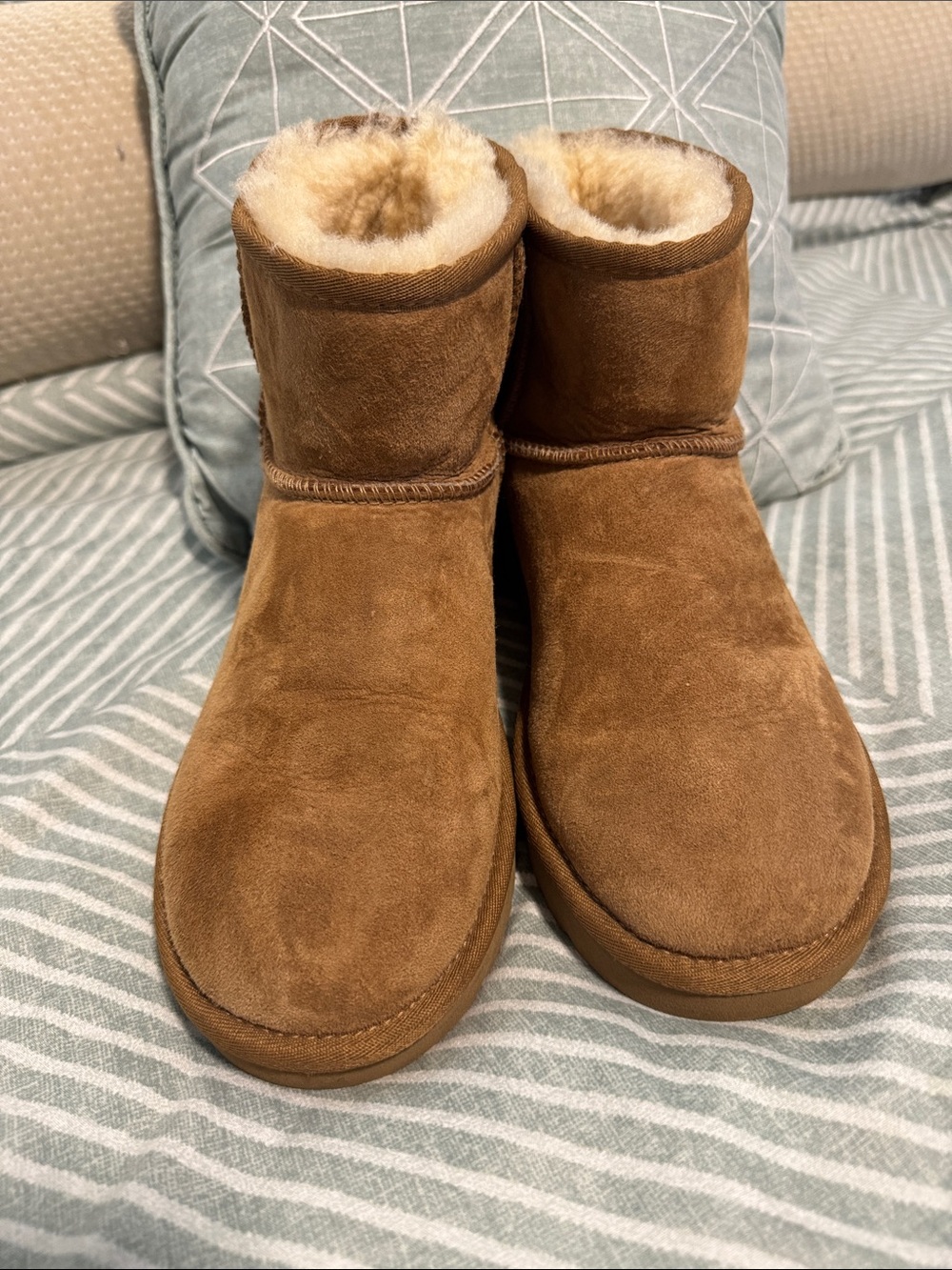 UGG Classic Short Shearling-Lined Boots - Chestnut Brown